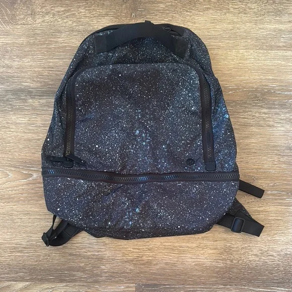 Lululemon City Adventurer Backpack
17L
Mineralize Multi / Black Lululemon City Adventurer Backpack 17L - Mineralize Multi  main image 4